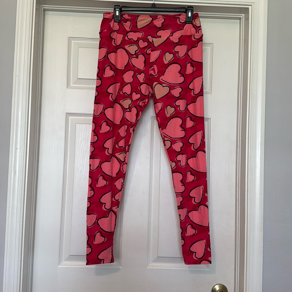 Lularoe Hearts Leggings. Size Tall and Curvy